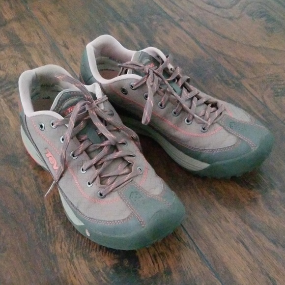teva athletic shoes